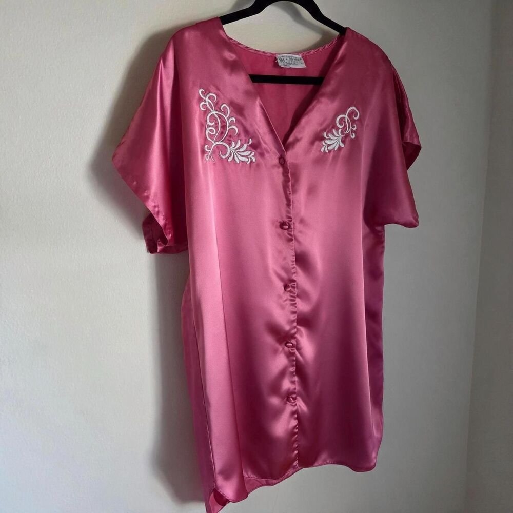 VTG Val Mode Silky Pink Satin Embroidered Nightgown Sleep Shirt size M